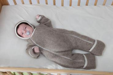 iobio Baby Overall Wollfleece beige an Baby